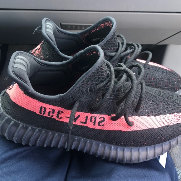 Adidas Yezzy Boost 350 V2 Core Black Red - Picture 1 of 6